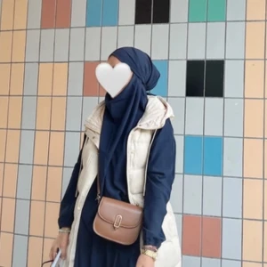 Onepeace jilbab  - En mörkblå one peace jilbab ny, passar någon som har xs-L och är 158-163cm lång🌸