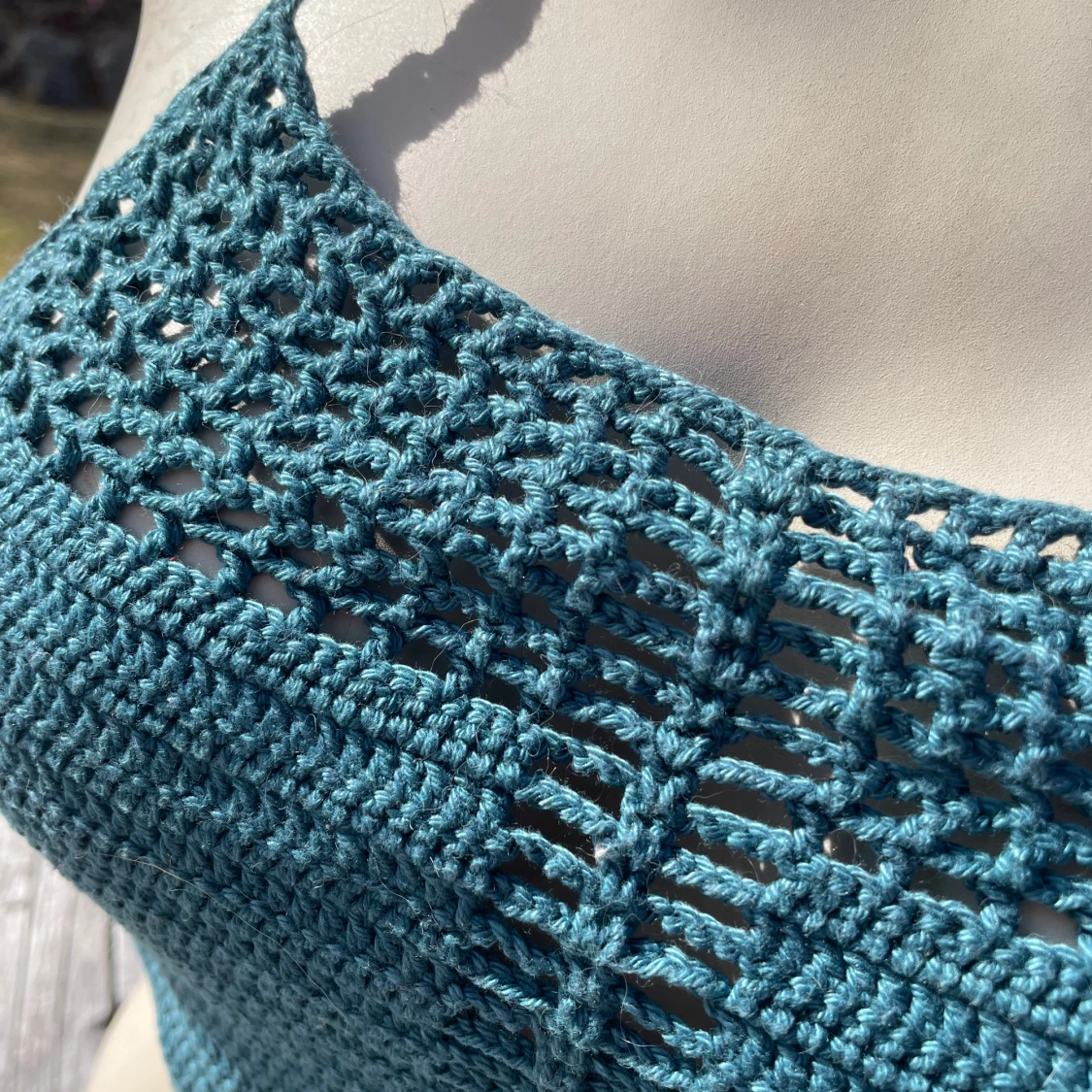 Egenvirkad halterneck-topp - 1