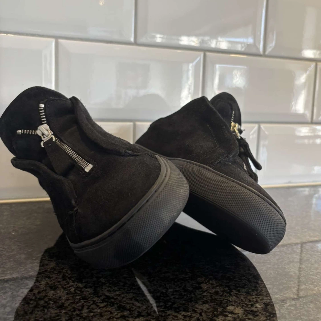 Svarta sneakers från Axel Arigato