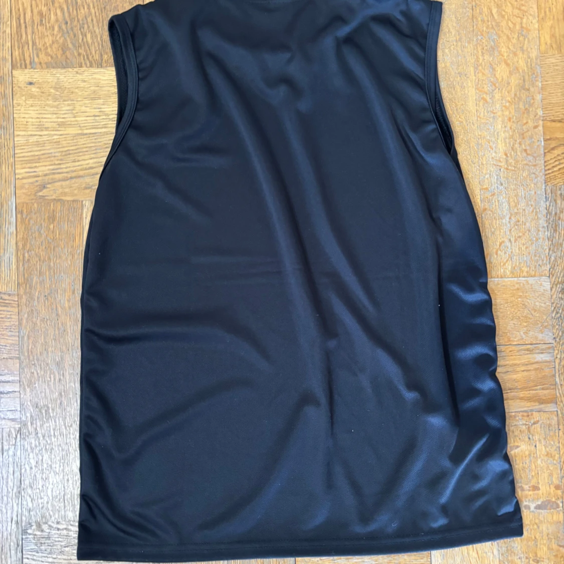 Svart ärmlös topp - 1