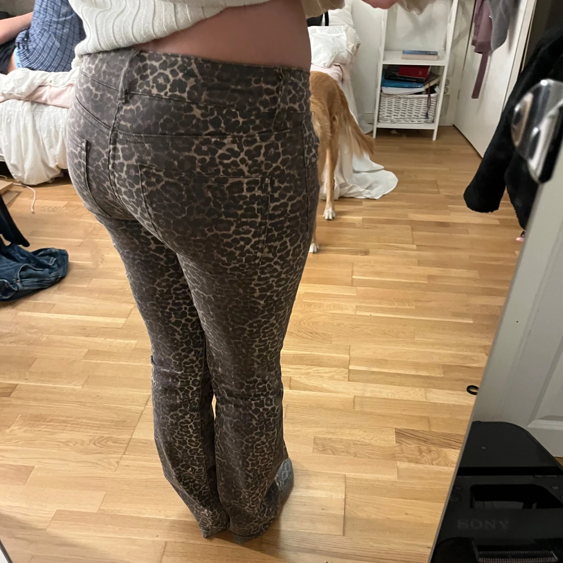 Leopardmönstrade bootcut byxor - 1