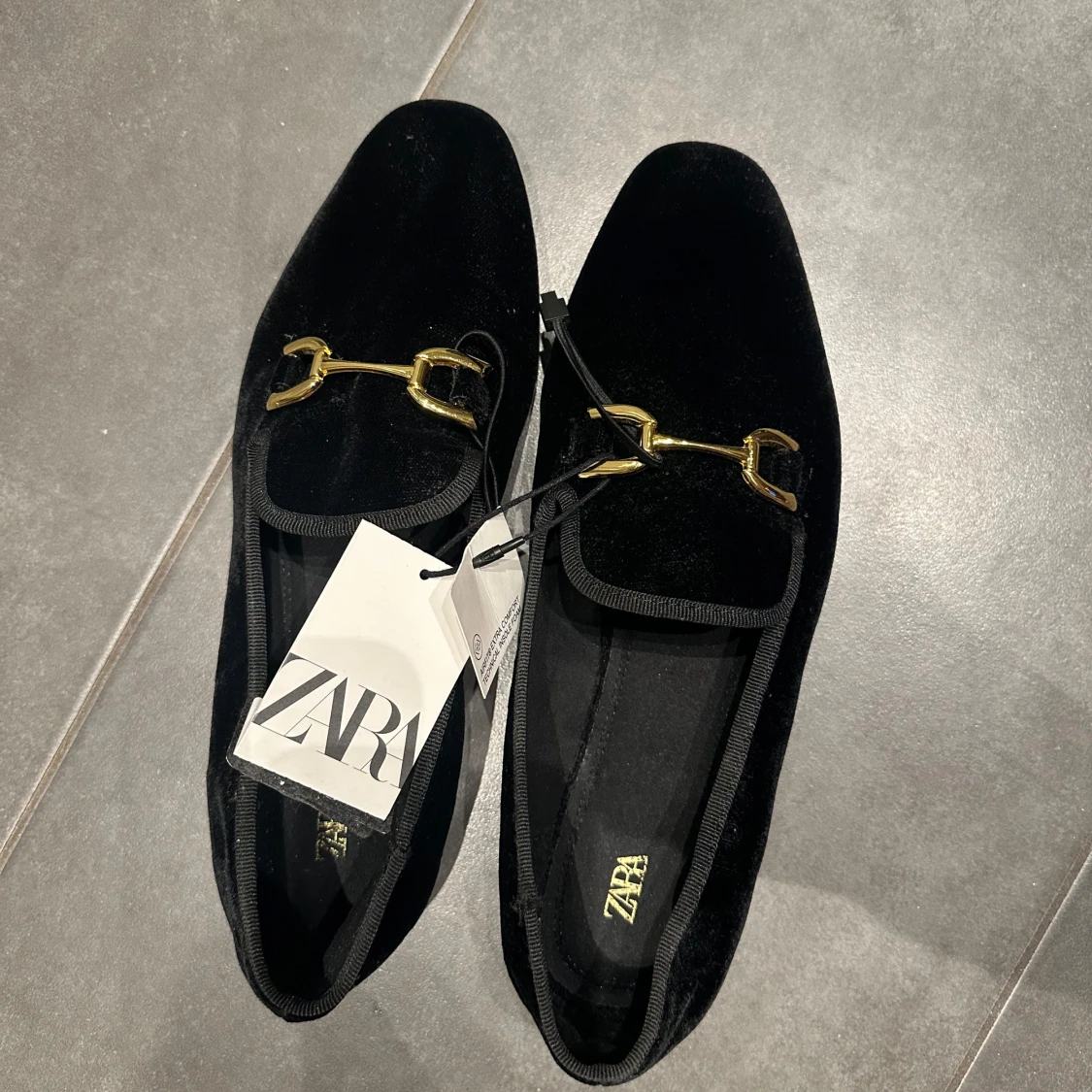 svarta loafers från Zara