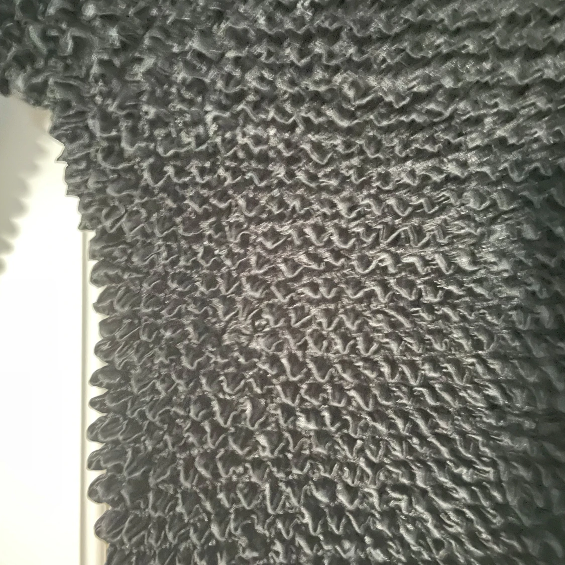 Svart smockad topp med lång ärm - 1