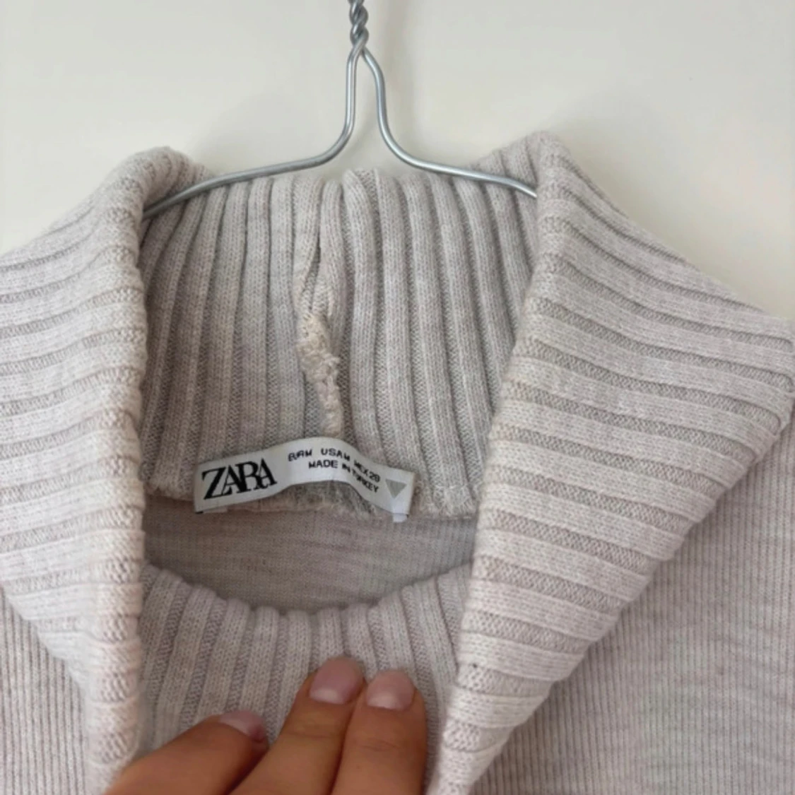 Beige ärmlös polotopp från Zara - 1