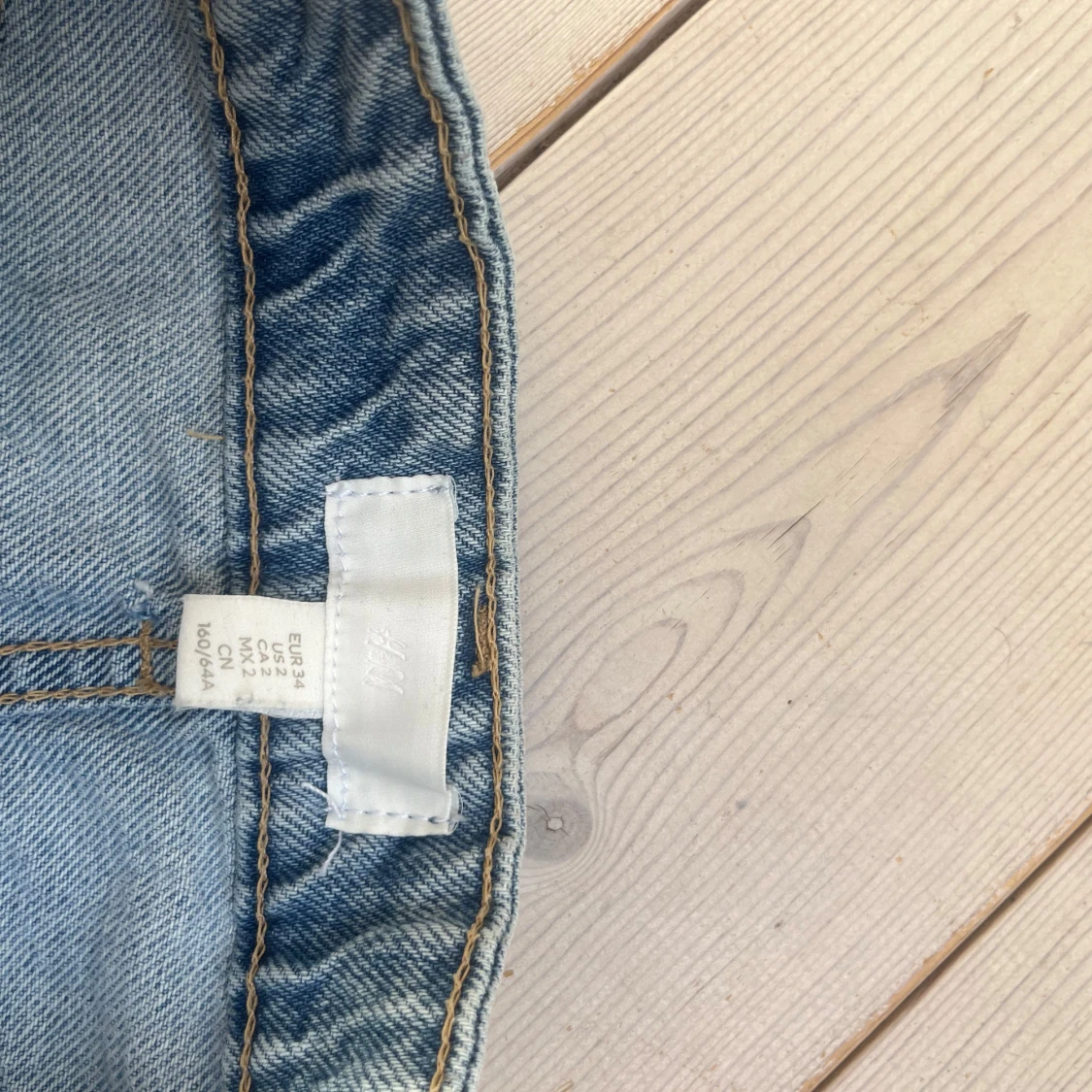 Ljusblå jeansshorts från H&M  - 2