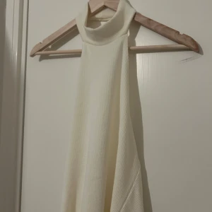 Topp  - Helt fin ny body från H&M, bekvämt material.