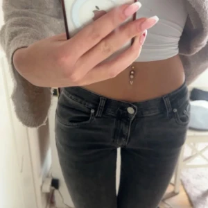 Lågmidjade jeans - Lågmidjade jeans i storlek 32 från Gina tricot!💕