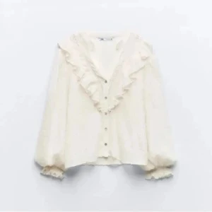 Zara blus - Vit blus från Zara perfekt för sommarn!!