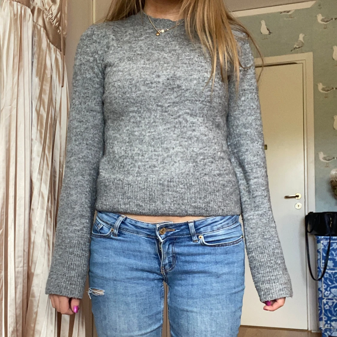 Grå stickad tröja - 2