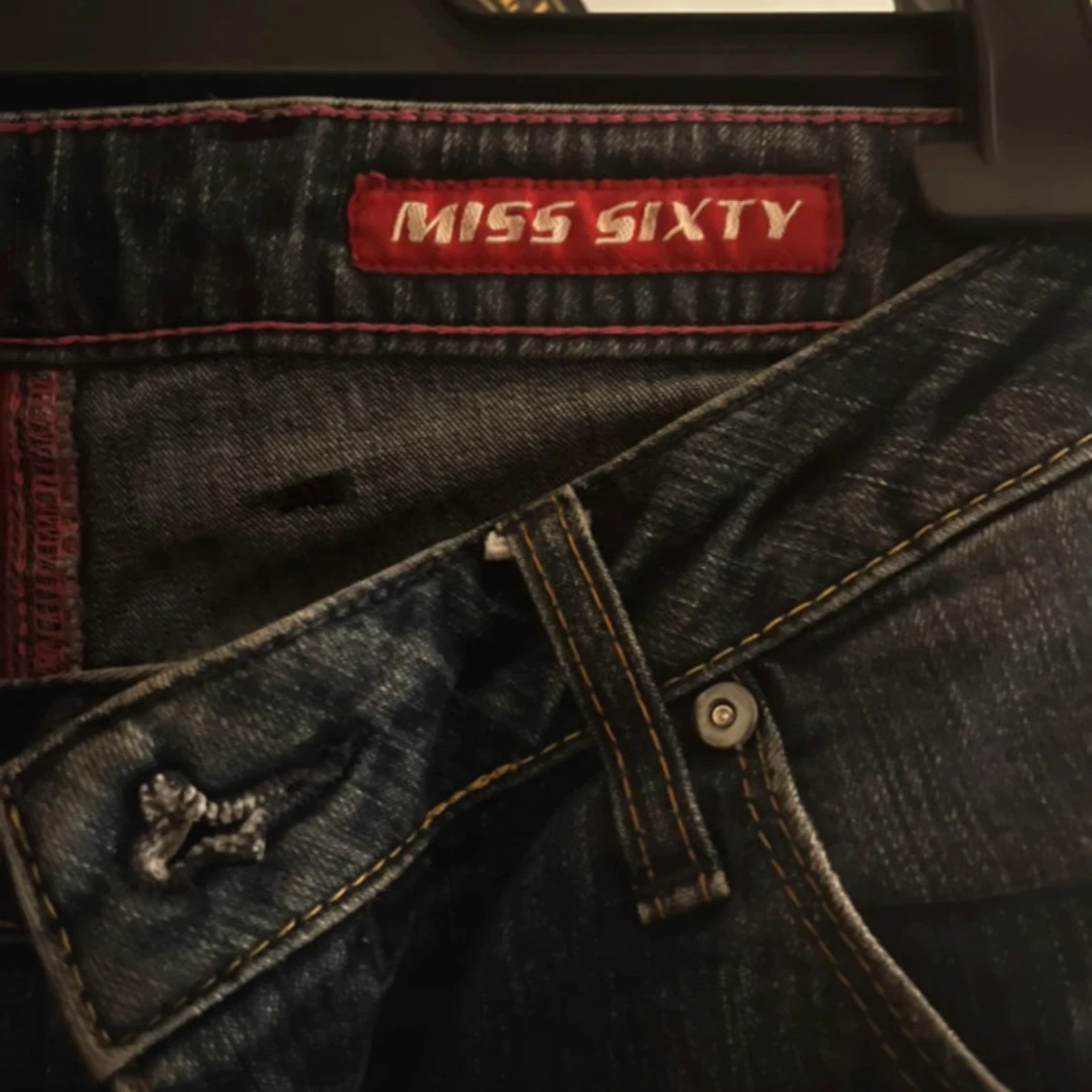 Mörkblå jeans från Miss Sixty