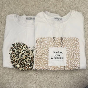 Vit t-shirt med dekruationer - Säljer två vita t-shirts! Jättebra skick, aldrig använda! Köp båda för 150kr och var för sig för 100kr🥰🥰
