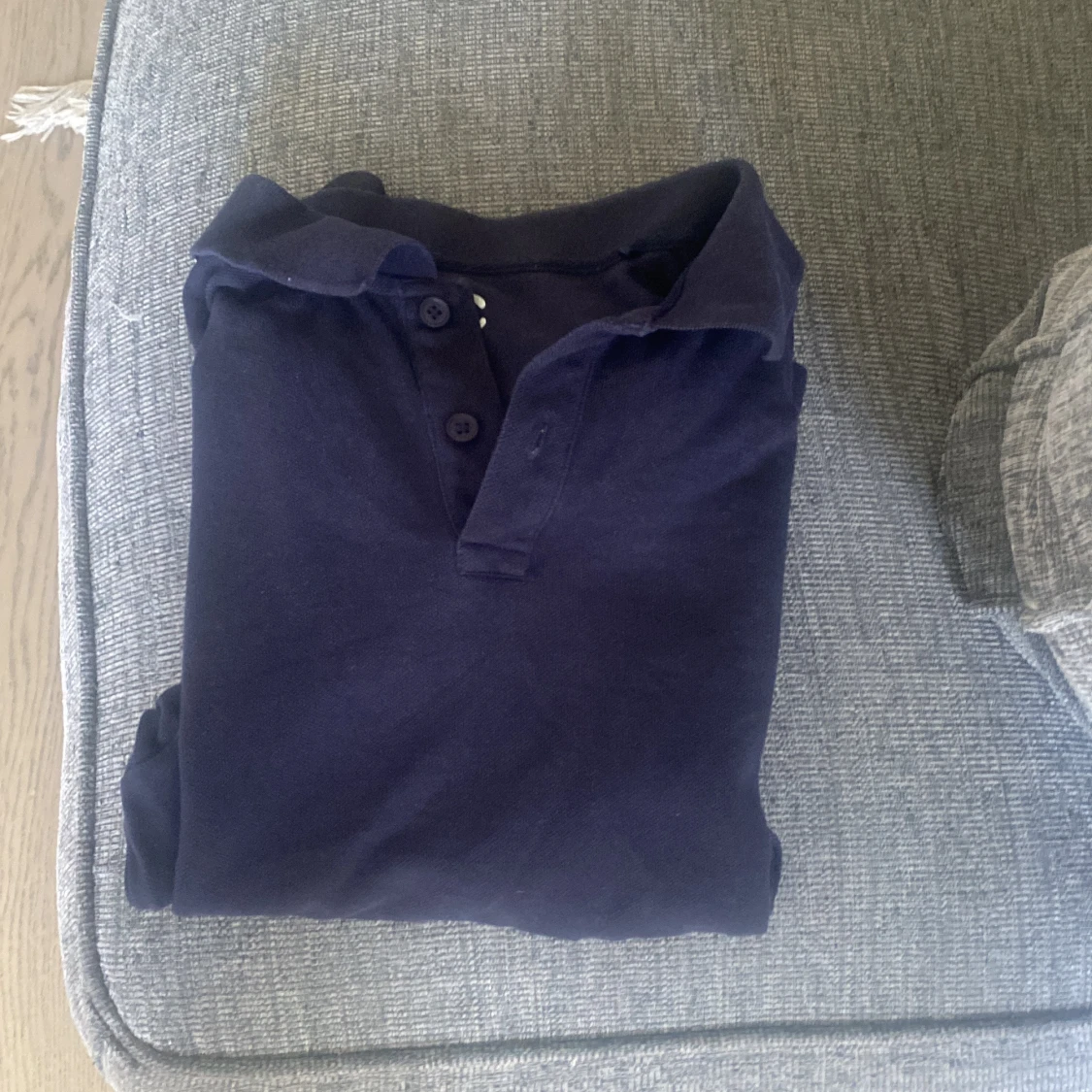 Mörkblå långärmad pikétröja