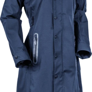 Mörkblå lång jacka från Uhip - Säljer en mörkblå lång regnjacka från Uhip med dragkedjor och knappar framtill. Jackan har flera praktiska fickor med dragkedja och långa ärmar med muddar. Endast använd ett fåtal gånger så den är som gott som ny💖