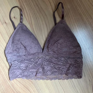 bh / topp - brun-lila bh / topp . finns inga lappar
