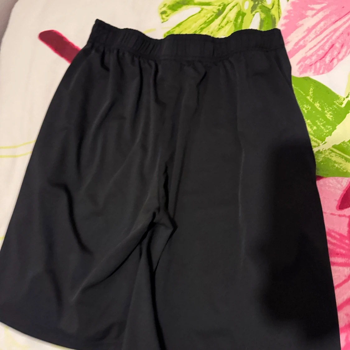 Svarta shorts med tryck - 1