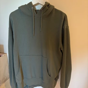 Hoodie - Grön hoodie från Jack & Jones. Bra skick