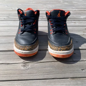 Jordan 3 - Jordan 3’s | nypris 2000 | skick 8/10 | storlek eur 36 | pris 359 |