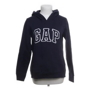GAP hoddie - Fin gap huvtröja, använd men inga defekter. Står storlek M på lappen men sitter mer som XS-S.💞