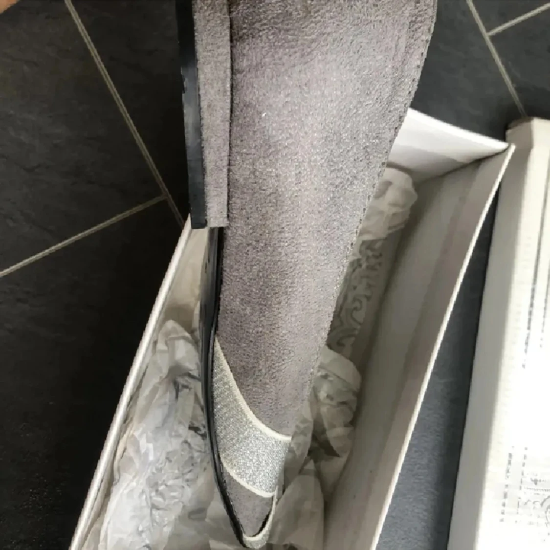 Grå ballerinaskor med glittriga band 37  - 1