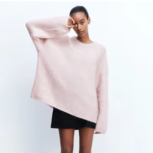 Hm mohair tröja  - Säljer den här rosa oversized tröjan med från HM som är helt slutsåld💗