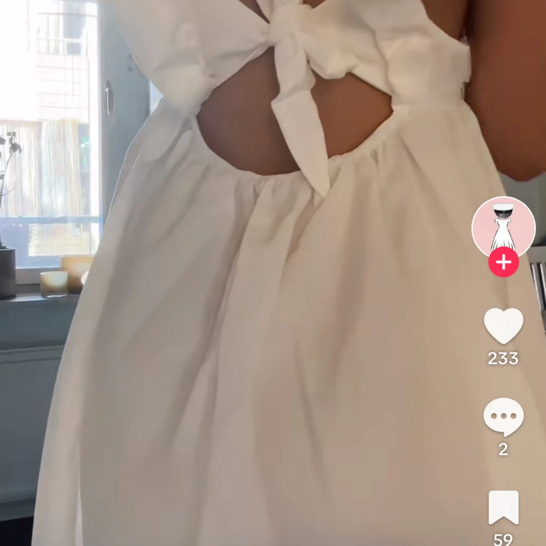 Vit klänning med volang  - 2