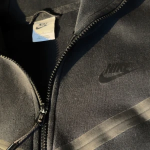Nike tech fleece  - Säljer en Nike tech fleece i storlek S i bra skick🔥Säljs för den blivit för liten för mig.