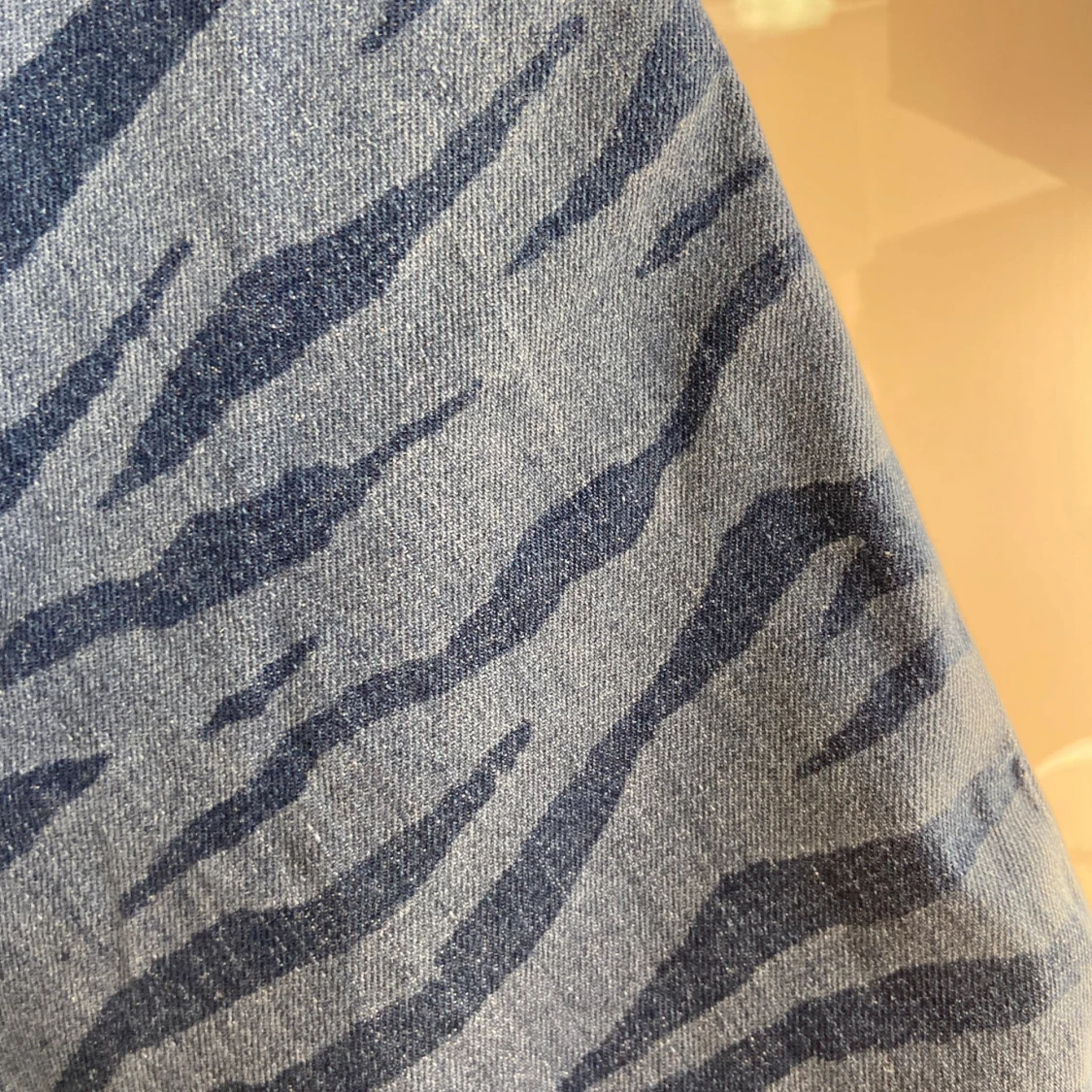 Blå zebramönstrade jeans från Monki. helt nya  - 2