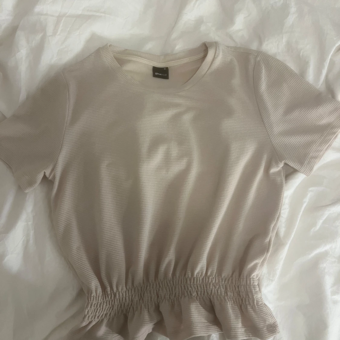 Beige ribbad topp  - 2