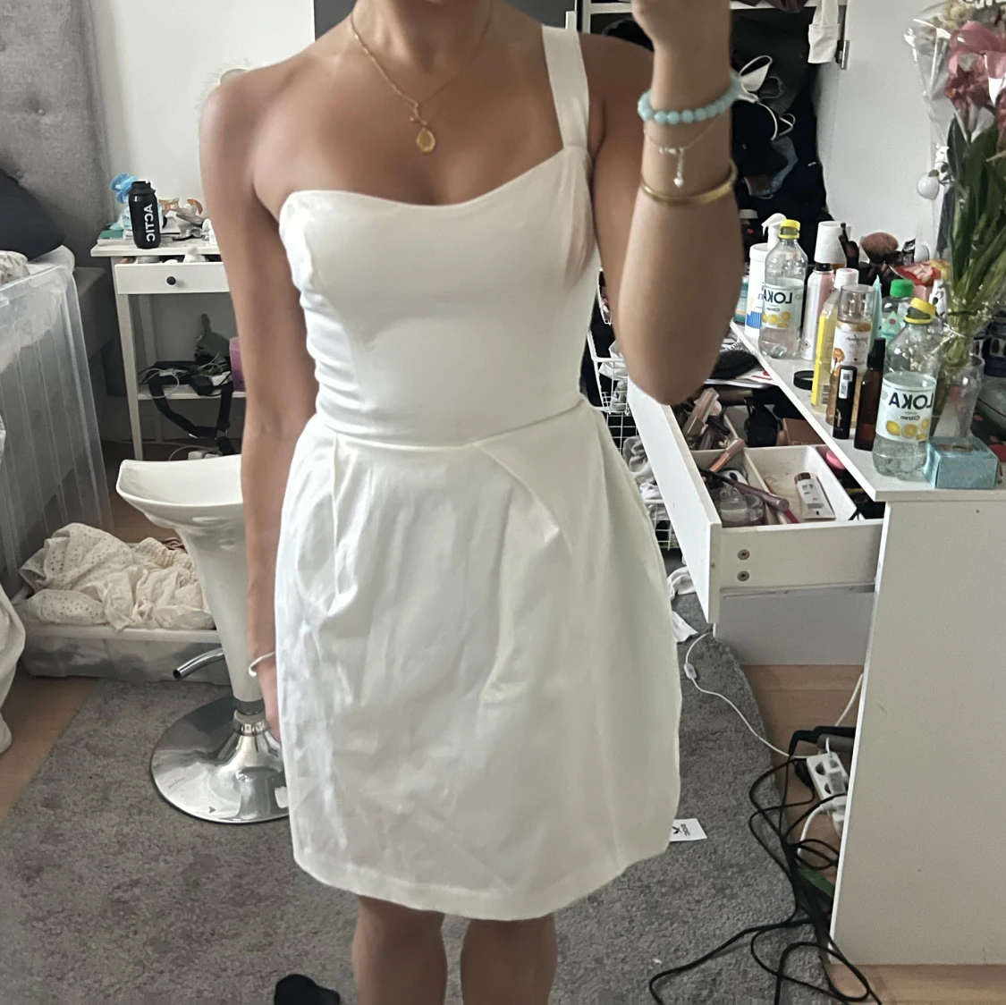 Vit axelbandslös klänning - 2