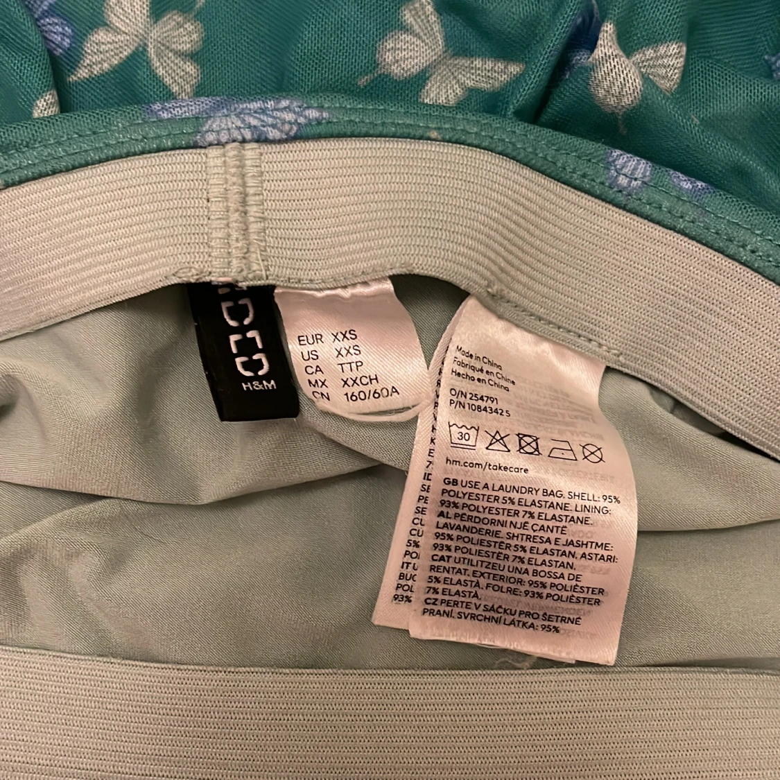 Grön kjol med fjärilsmönster från H&M - 1