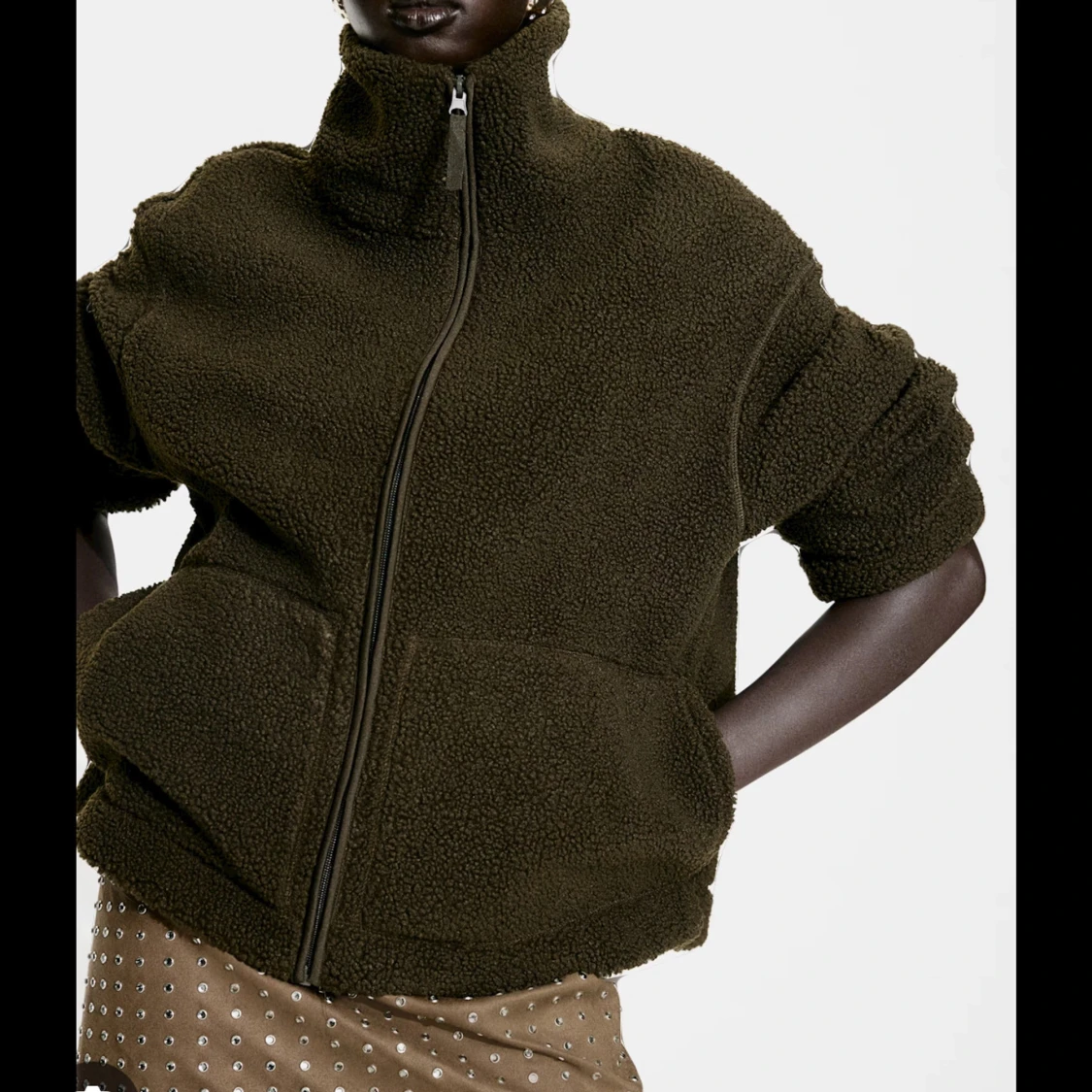 Olivgrön teddyjacka med dragkedja