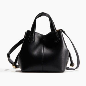 SÖKER!!! Väska från Hm - Söker denna väska från Hm. Skriv gärna💗