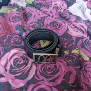 Mcdonalds bälte  - Svart mcdonalds bälte på 120 cm, går att justera. Aldrig använt. 