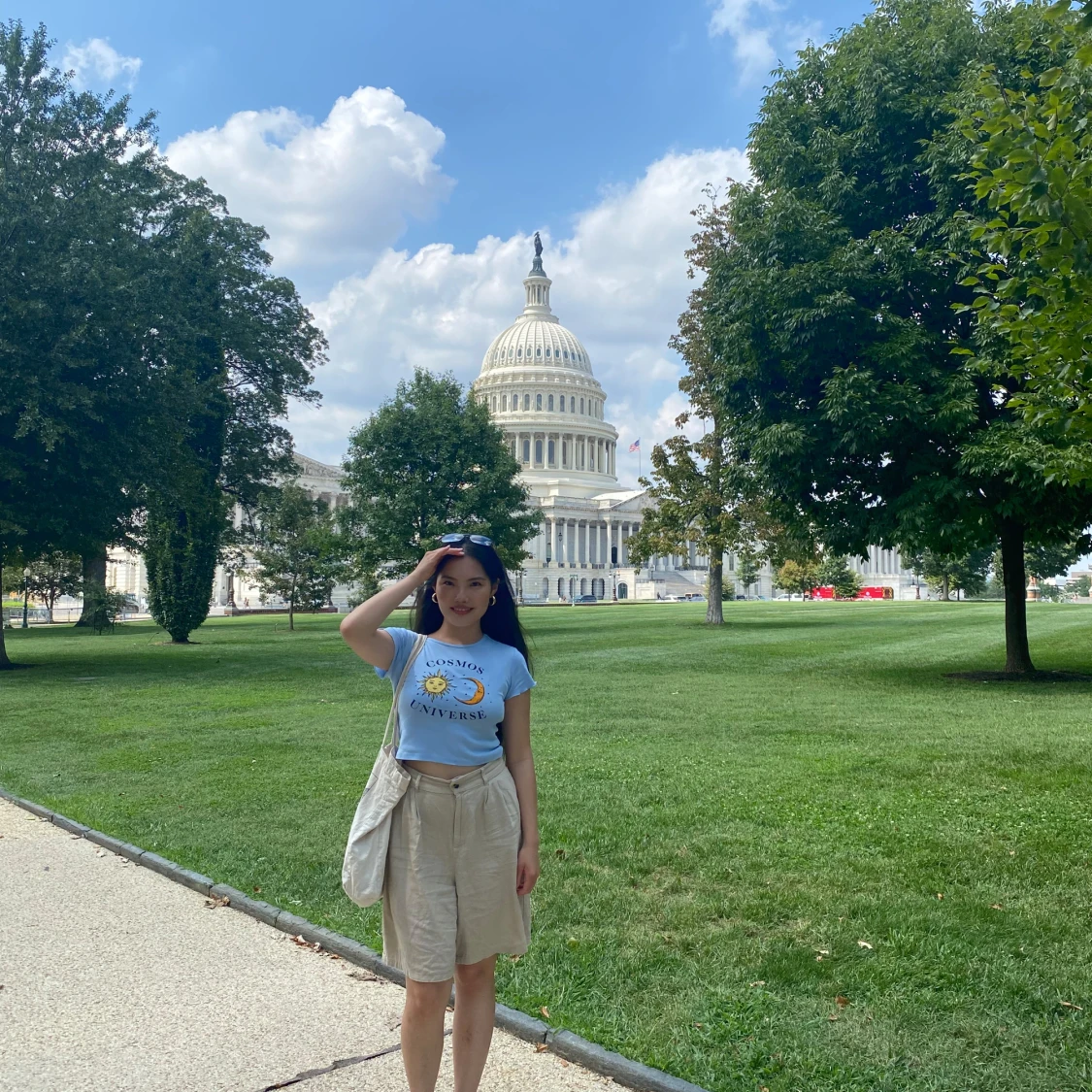 Ljusblå croppad t-shirt med tryck - 1