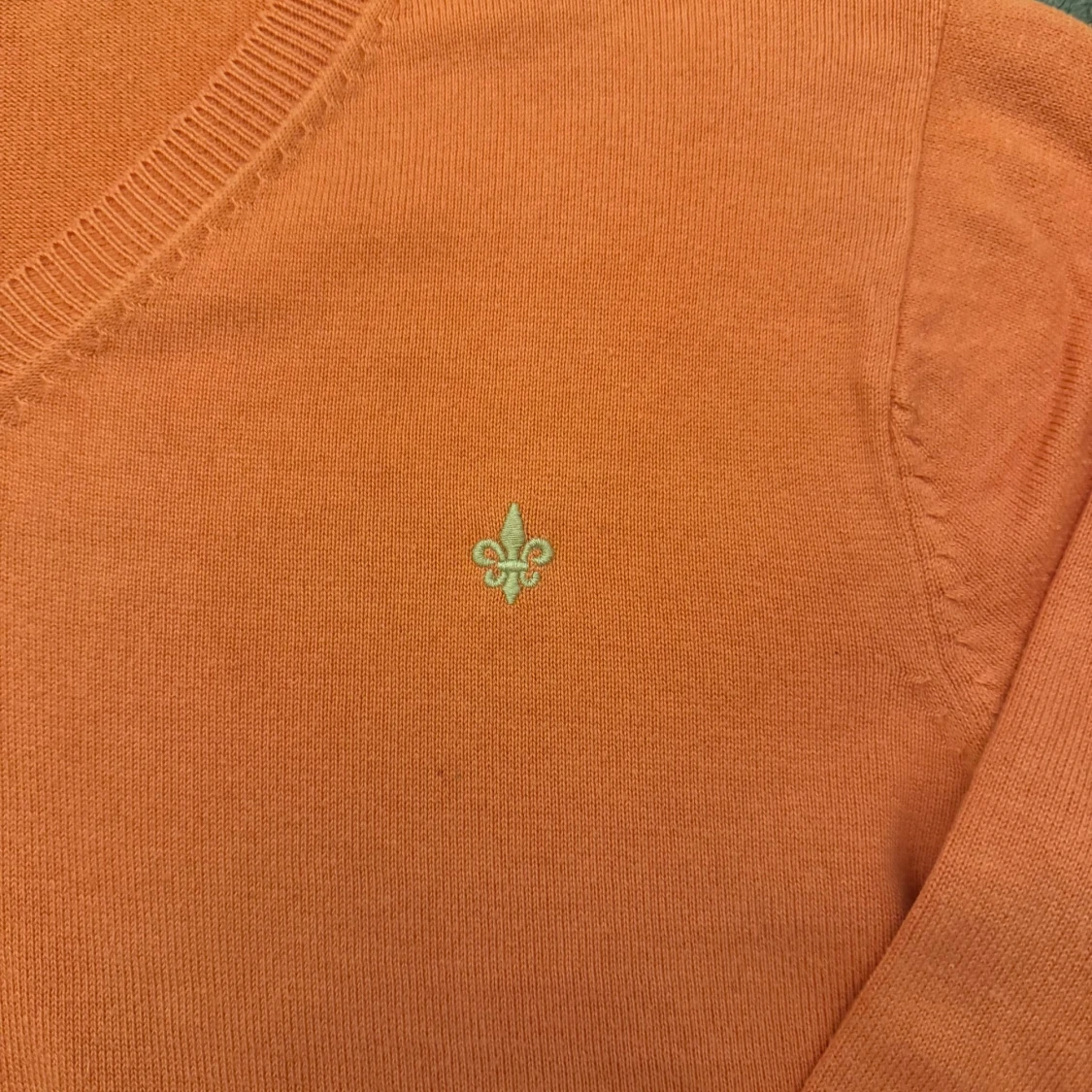 Korallfärgad V-neck tröja från Morris i 100% Pima cotton, storlek M - 2