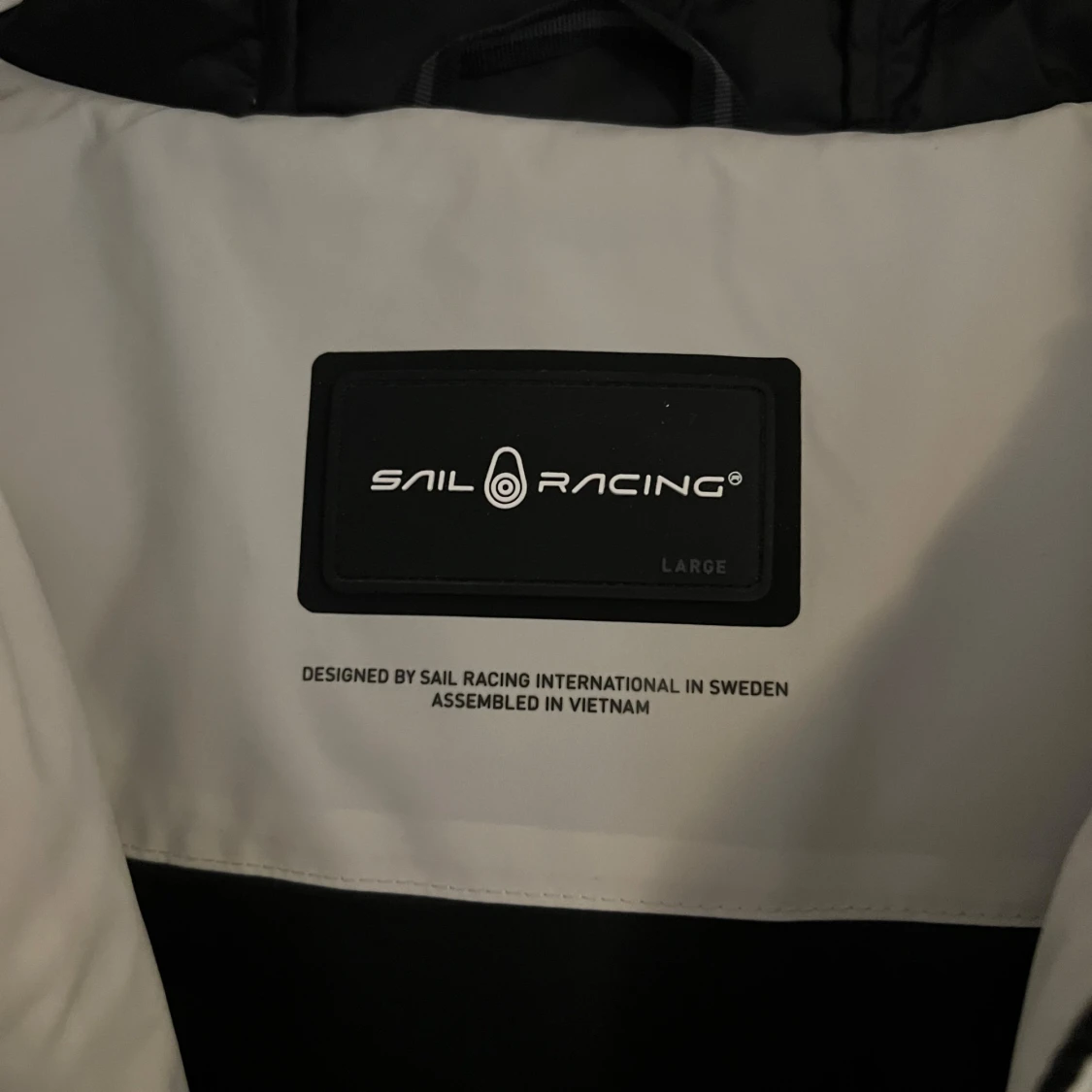 Vit och svart dunjacka från Sail Racing - 2