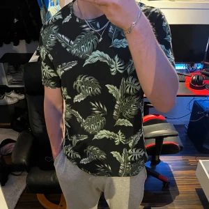 Sommarpack T-shirts! - Sommarpack T-shirts! Storlekar L/XL. Köp alla tre för 200!