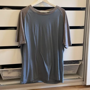 KV t-shirt  - KV T-shirt, storlek XL 