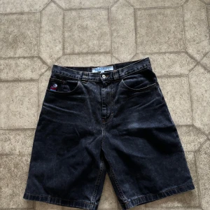 Big boys jorts - Säljer ett par feta jorts/jeans shorts från Polar skate Co. Modell Big boys. Knappt använda. Skick 9/10. Nypris ca 1400kr. Perfekta till sommarn. Skriv vid funderingar eller intresse.