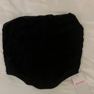  Kortsetttopp oanvänd  - Svart korsett topp oanvänd. Med dragkedja i ryggen 