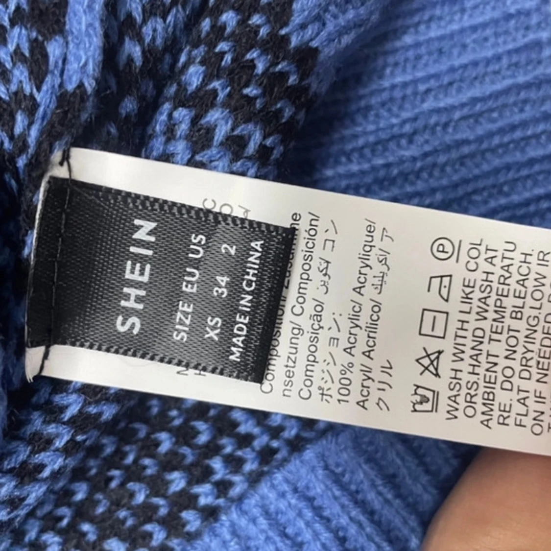 Blå och svart polotröja med mönster från SHEIN - 2