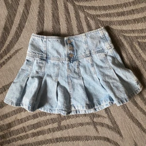 Jeanskjol - Jätte fin nästan helt oanvänd jeanskjol 💞