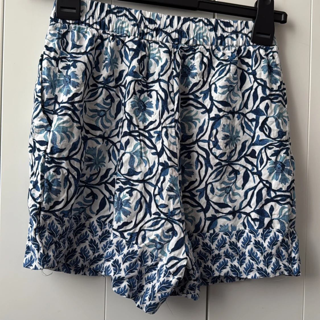 Blommiga shorts från H&M - 1