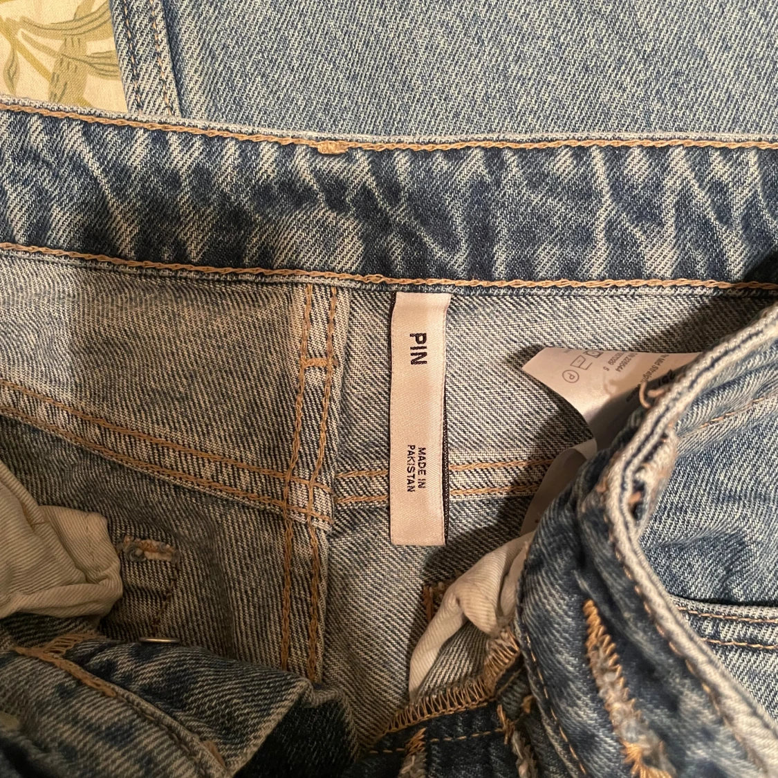 Blå jeansbyxor från weekday - 1