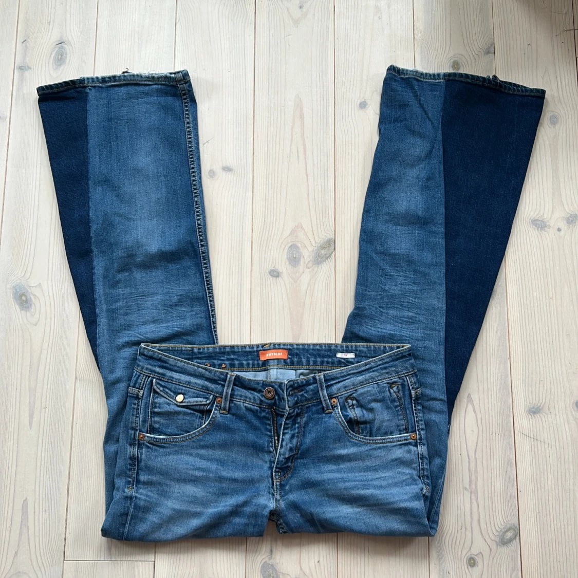 Blå bootcut jeans