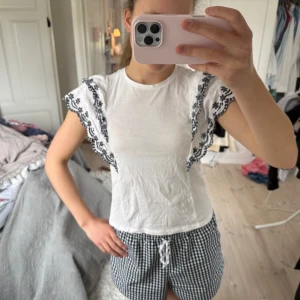 Zara t- shirt - Barn storlek men passar xs-s💗 tryck gärna på köp nu