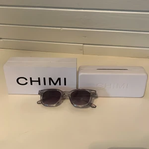 Säljer min chimis 02 gråa har använt dom typ 3 gånger  499kr - Säljer nu min chimis typ använt 4 gånger fodralet och boxen får man med ny pris är 1400kr 