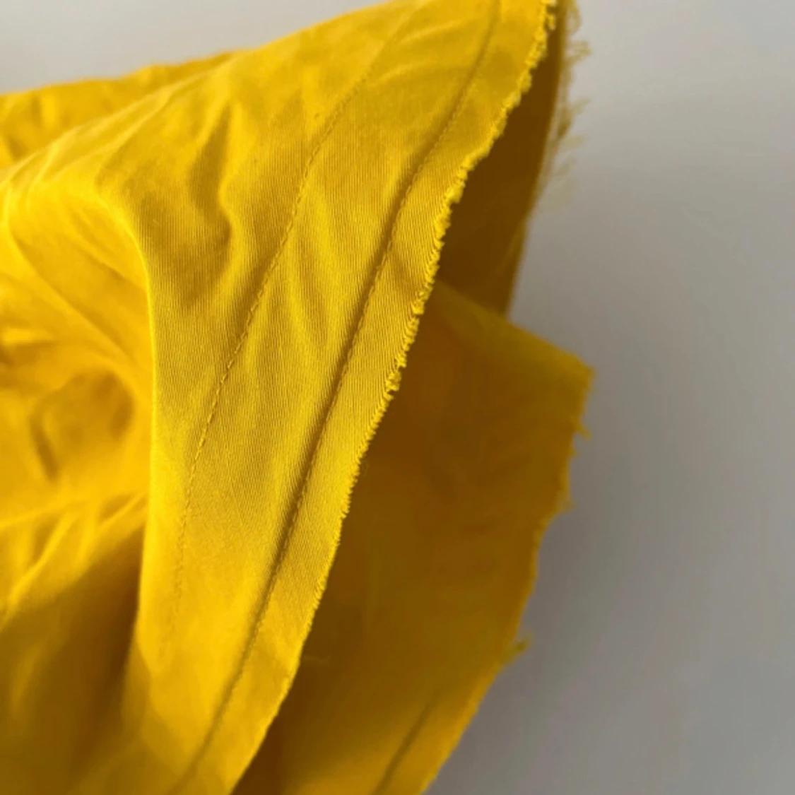 Gul oneshoulder-klänning från Lanvin x H&M - 2