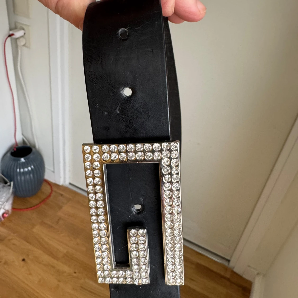 Svart bälte med glittrigt spänne - 2