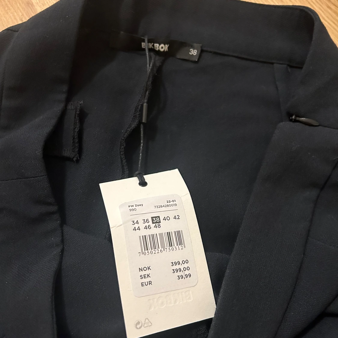 Svarta kostymbyxor från Bik Bok - 1